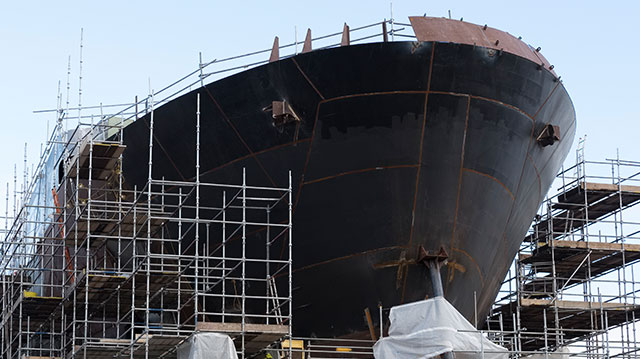 Ship's hull with scaffolds