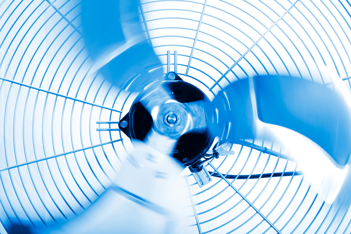 Hintergrundbild: Nahaufnahme eines sich drehenden Ventilators