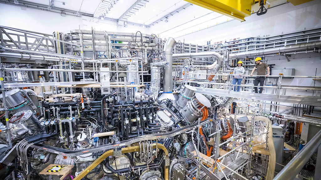 Bild der Fusionsexperimentieranlage Wendelstein 7-X im IPP-Teilinstitut Greifswald © MPI für Plasmaphysik / Jan Hosan
