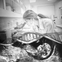 Hintergundbild: PND-Forscherin-DNA-Embryo (TAB-Projektbild: Pränataldiagnostik)