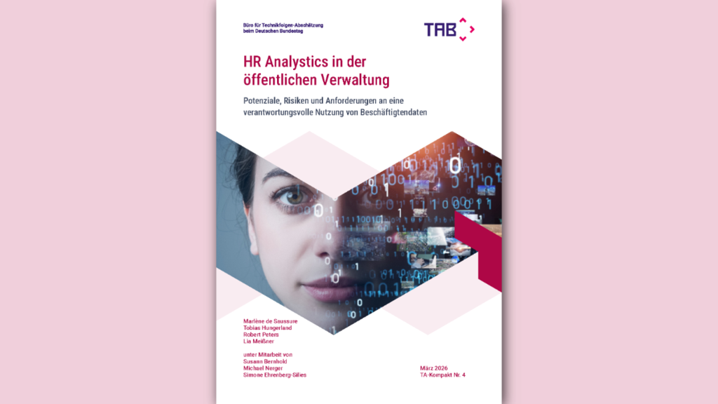 Deckblatt eines Berichts: Titel in Rot, grafische Pixel- und Zahlenmuster überlagern Gesicht einer Person, zentrale schattierte Fläche.